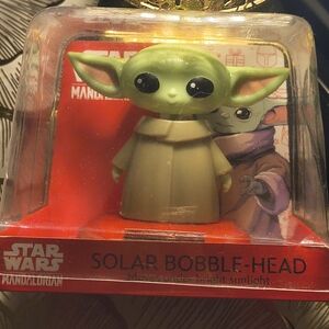 Star Wars Mandalorian Green and Tan Solar Bobble-Head